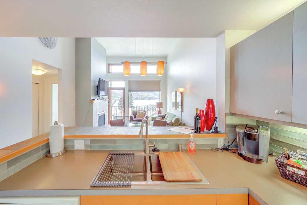 Walk to Lake Chelan: Top-level Waterfront Condo