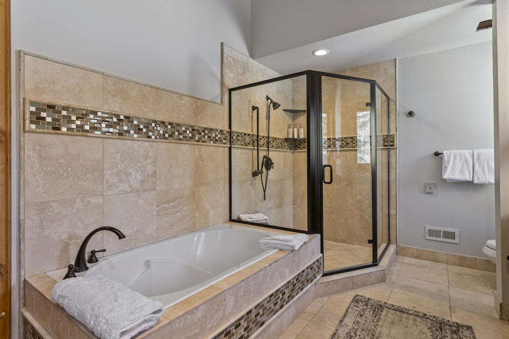 2060 Solamere Drive - Four Bedroom Home 4 Condo