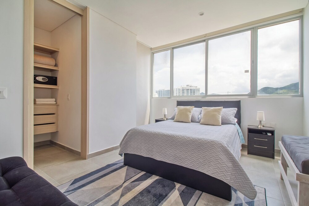 Salguero Suites By HostPro