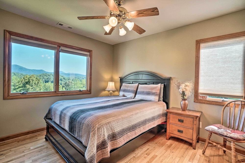 Hilltop Home w/ Panoramic Forest & Mountain Views!