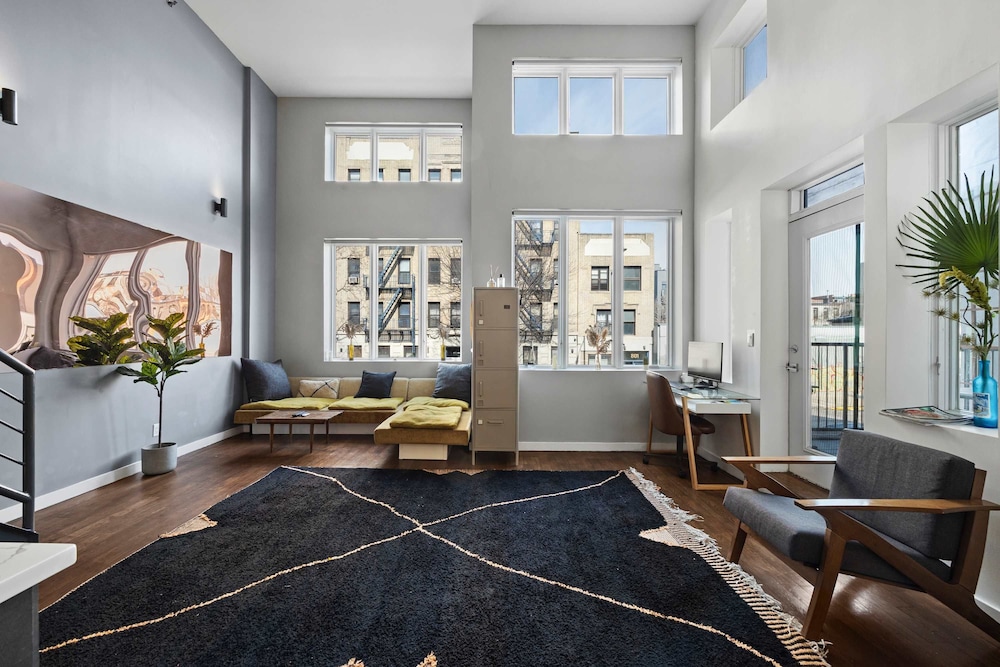 Dekalb by Rove Travel Duplex Loft w Terrace