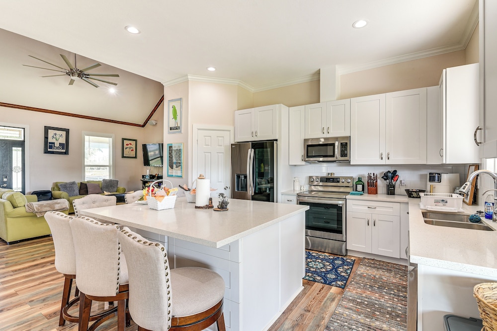 Farm Animals On-site: Needville Ranch Getaway!
