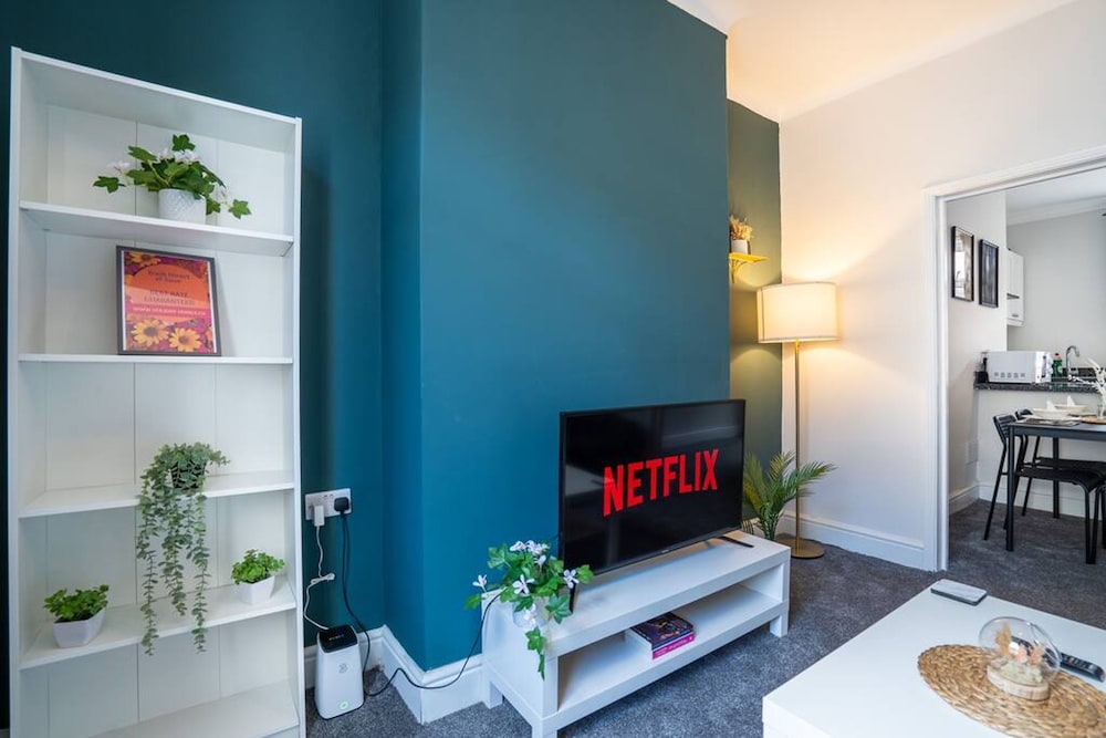 Central 2 Bedroom House-parking