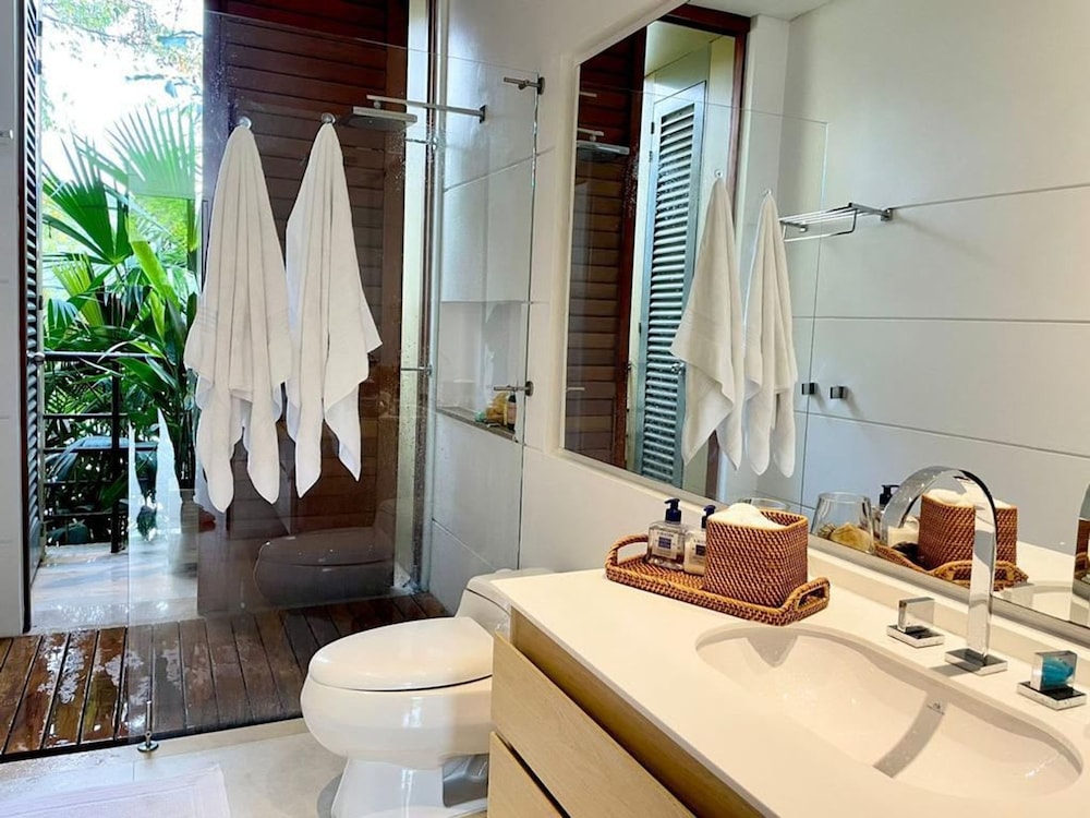 W Charming 5BR Villa in the Heart of Anapoima