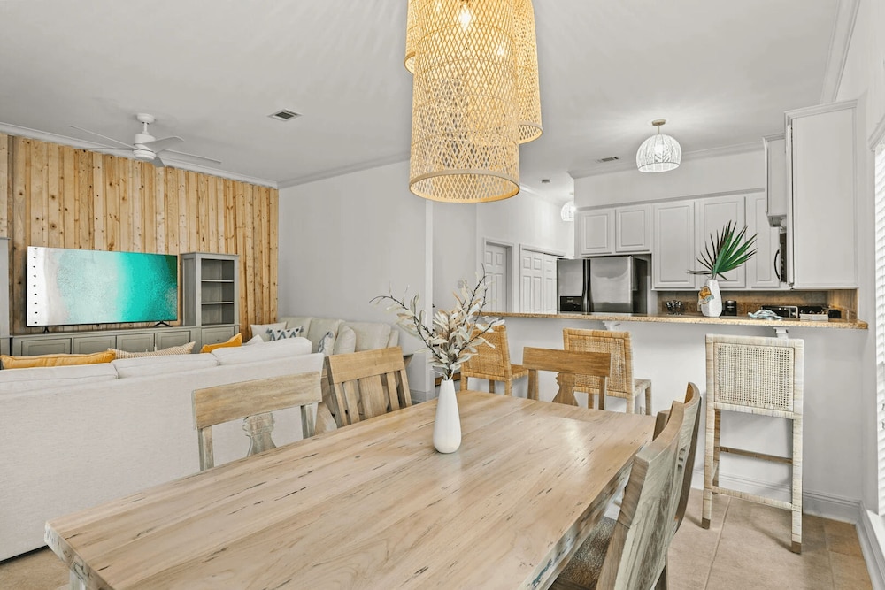 Honey Bee Bungalows by Avantstay Boat Friendly Pool Access