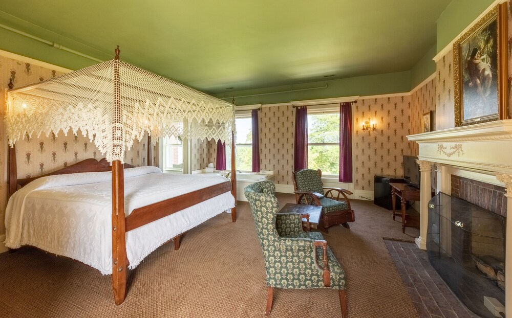 White Springs Manor a Belhurst Property
