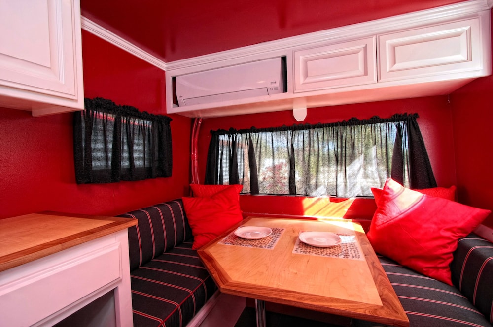 Palm Canyon Hotel & RV Resort