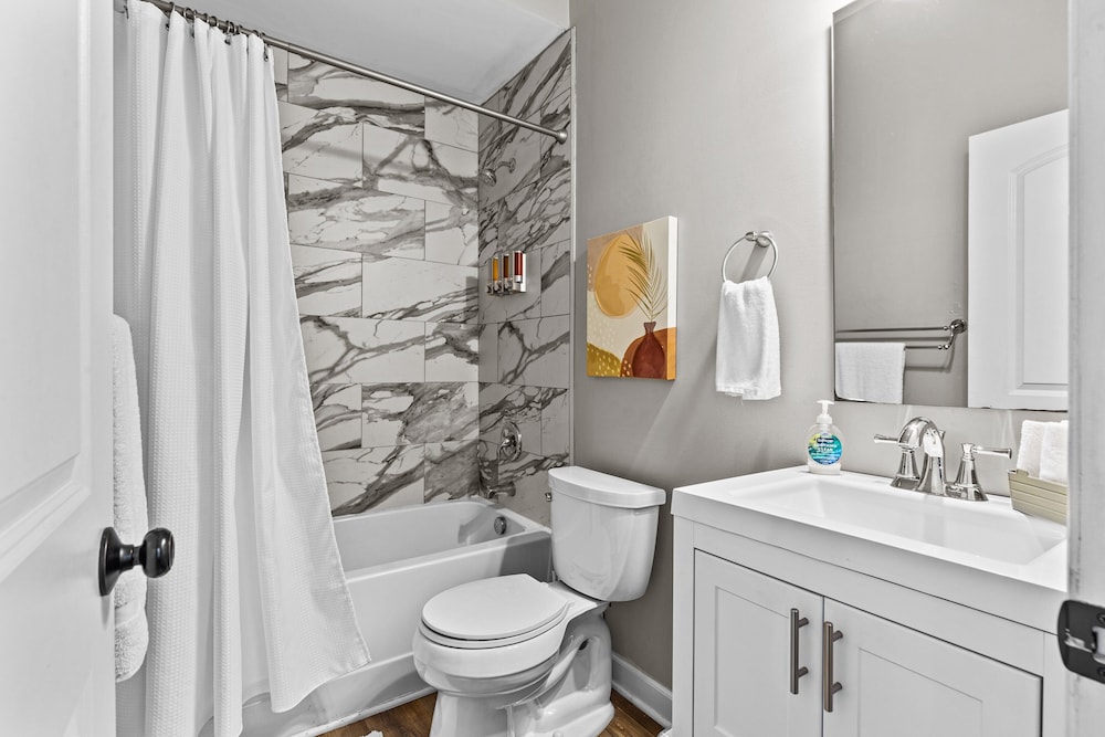 St Louis Vacations - Alluring City Escape Right JZ Vacation Rentals - Property Image 16