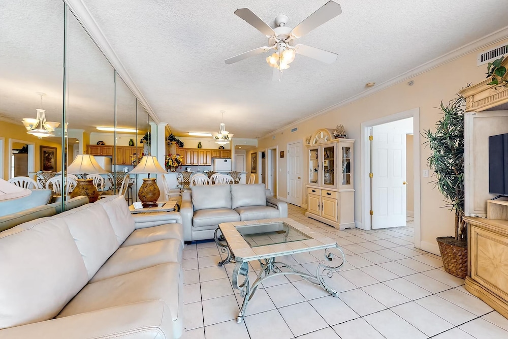Twin Palms 702