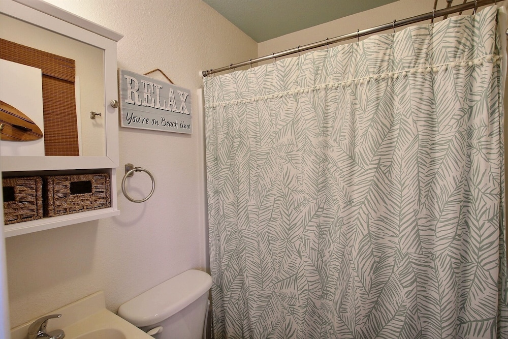 4 Carolina Lady Studio Bedroom Condo by RedAwning