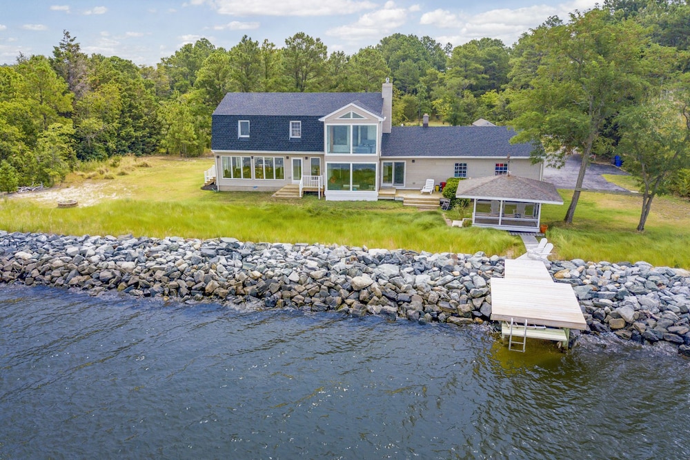 Bayfront Gem w/ Amazing Water Views + Pond!