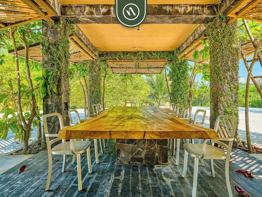 Luxury Oceanfront Villa - Private Beach - Pool