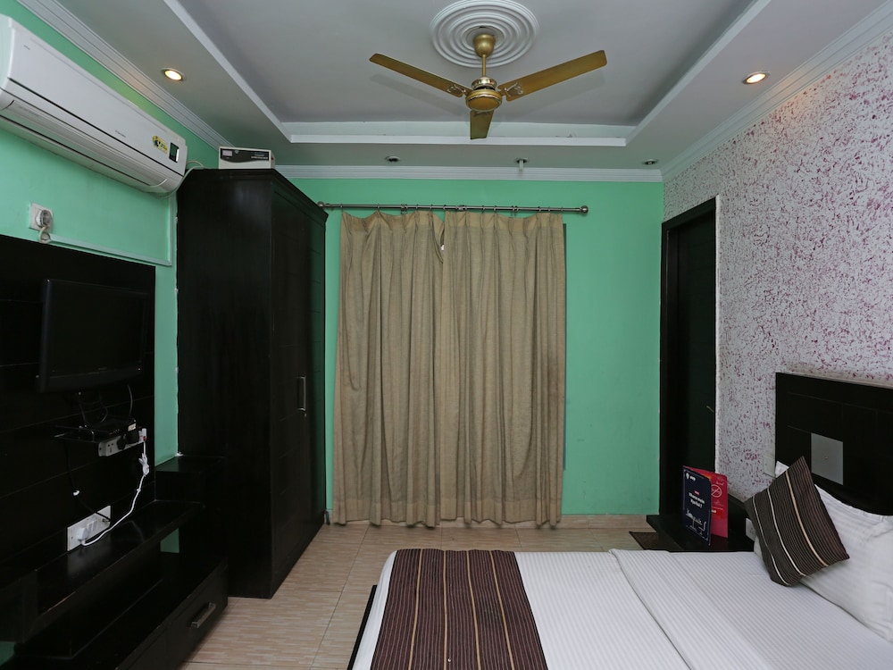 OYO 6895 Hotel Cybercity Rooms & Suites
