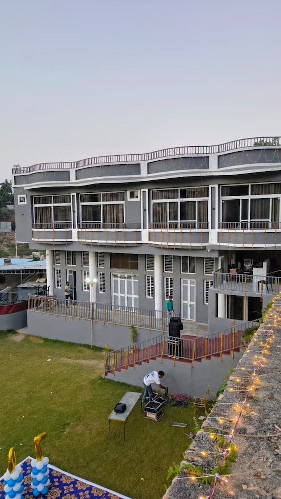 Shree Vallabh Resort