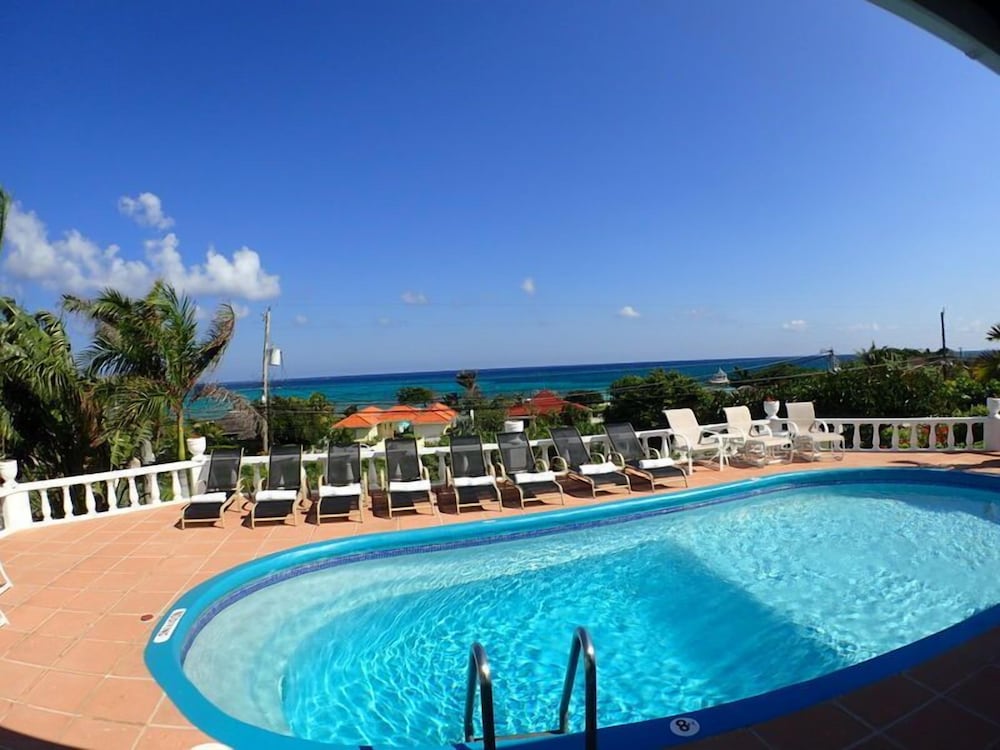Tumac Villa, 4BR by Jamaican Treasures