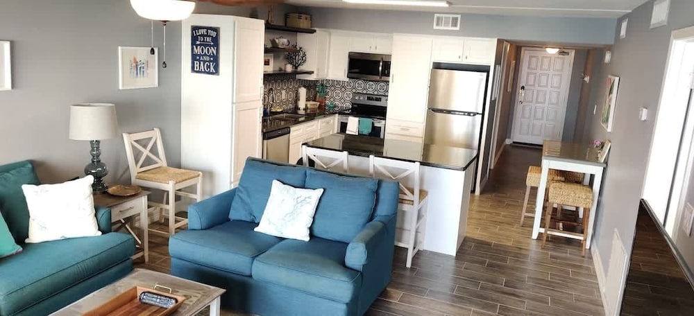 Saida Beachfront Luxe Condo Two Heated Pools 2 Bedroom Condo