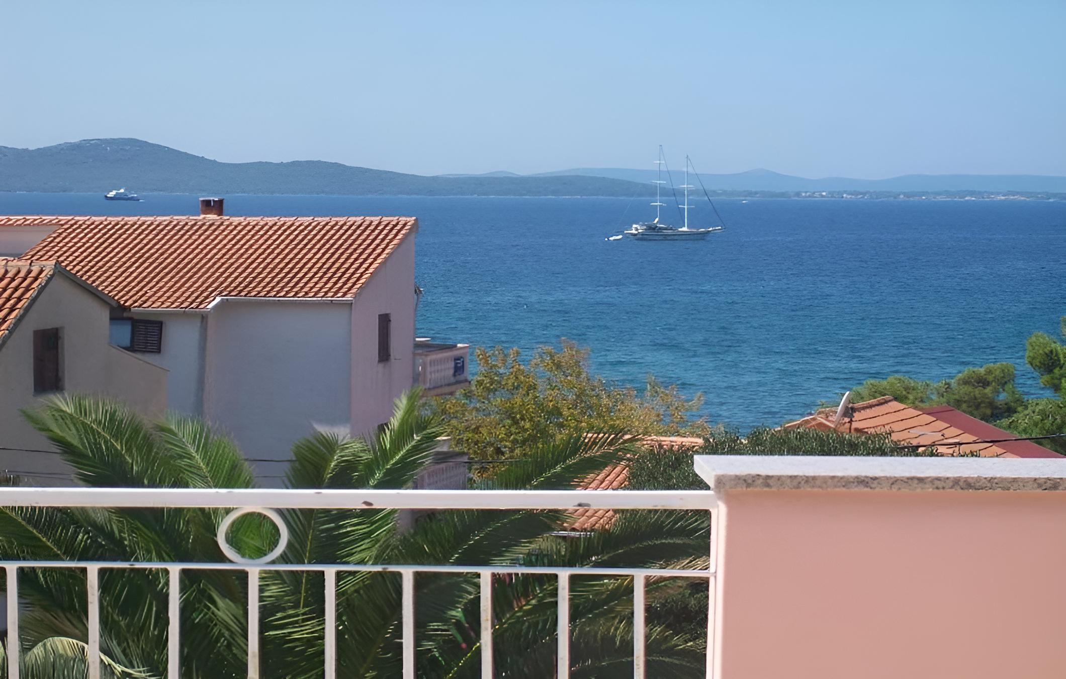 Ljuba - Large Terrace - A2