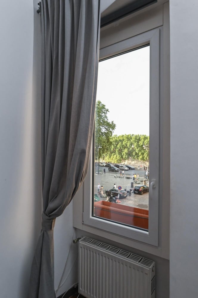 Gorgeous Trastevere Loft On The River