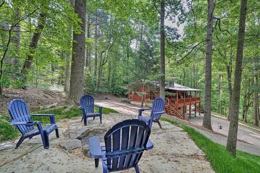 Idyllic Blue Ridge Cabin ~ 1 Mi to Downtown! view 2