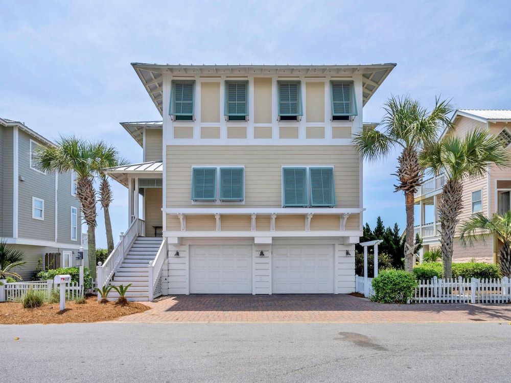 4BR Beachfront Home With Hot tub & Private Beach Access!