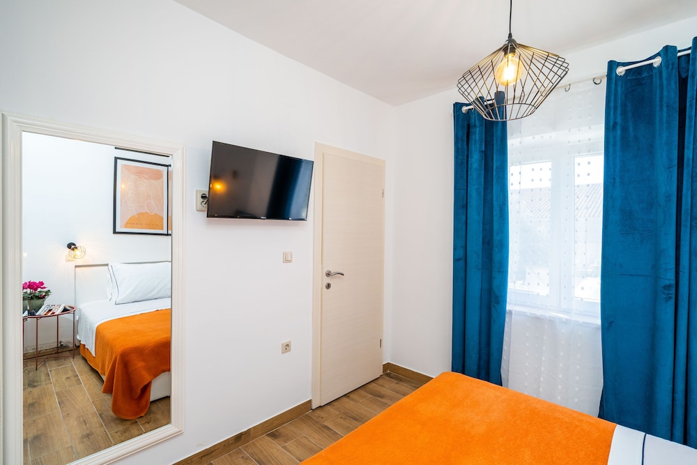 Jele Rooms