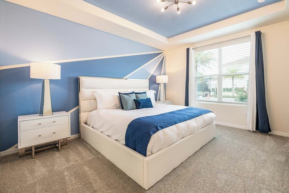 Spacious 9-bedroom Orlando vacation home