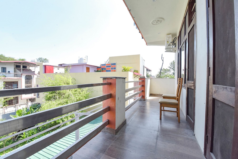 Fabhotel Aayat Home Stay