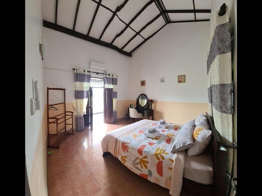 Room in B&B - Ja-elas French Touch #5 view 4