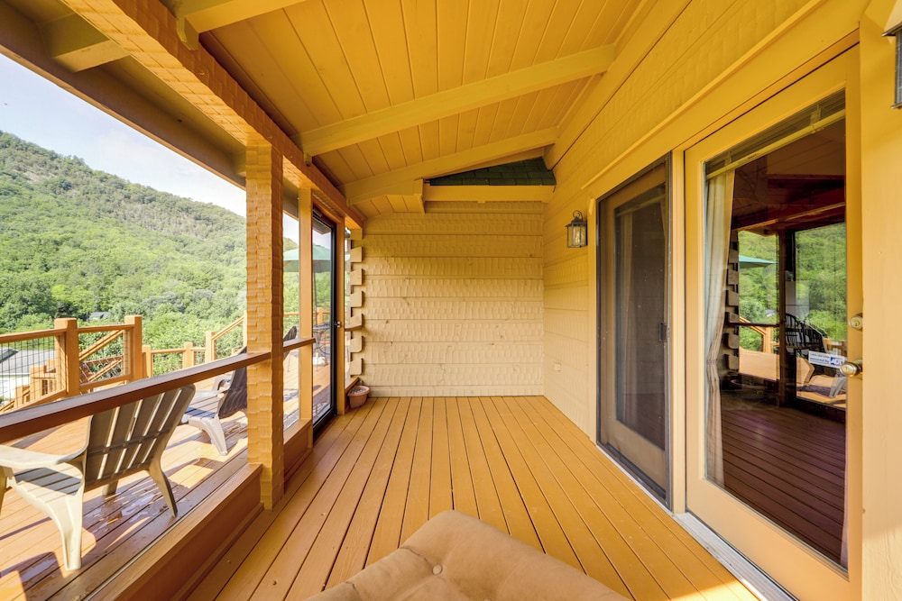 Panoramic Mountain Views & Decks: Franklin Cabin!