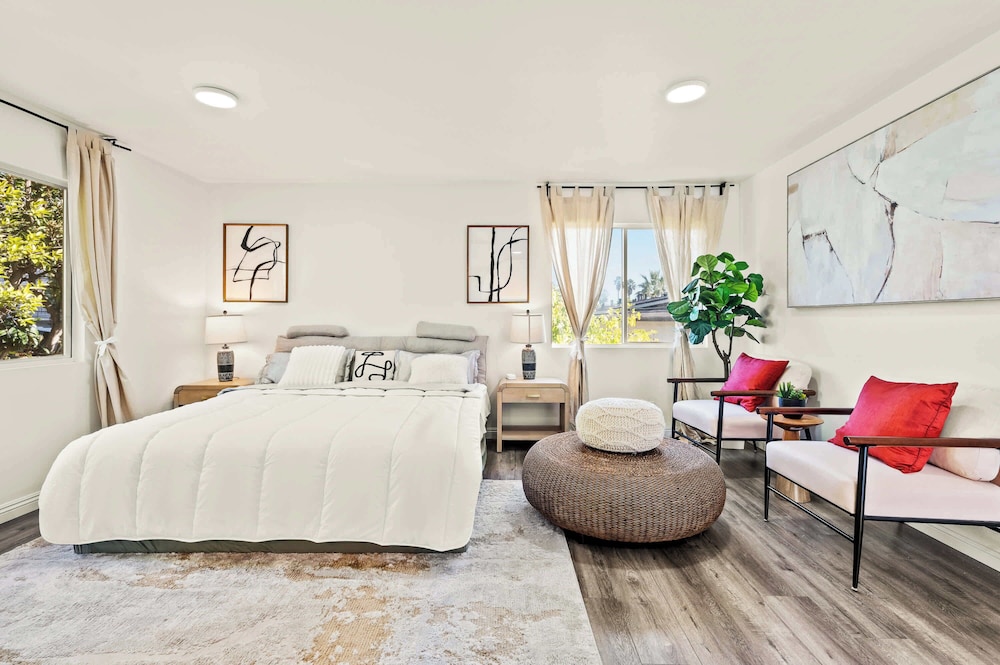 Near Dtla Gem Stylish Private Suite w King bed