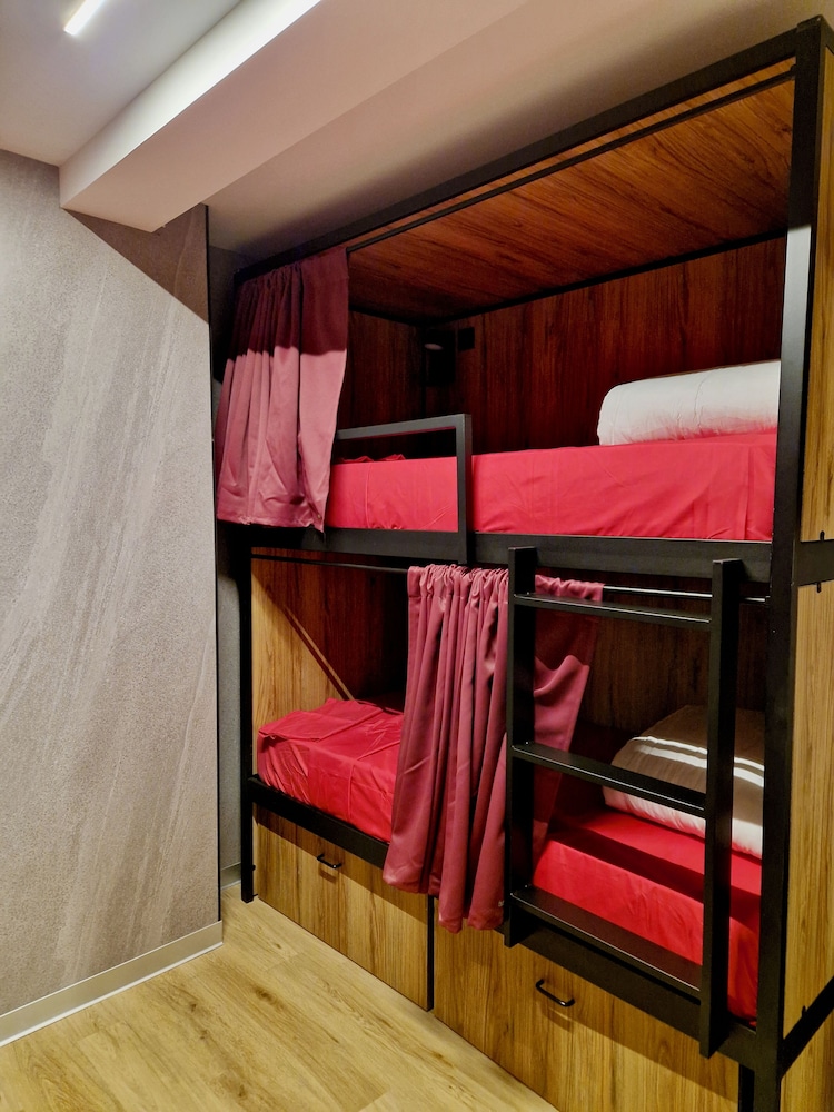 Velvet Hostel Business