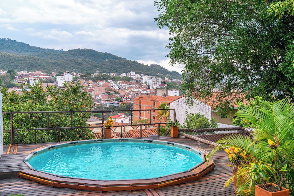 Traveler Hostel