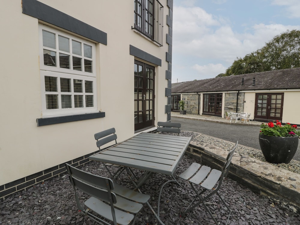 Whistle Stop Apartment