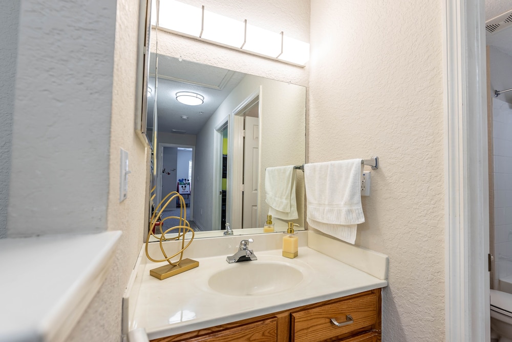 Fantastic Townhouse with a themed room near Disney by RedAwning view 5