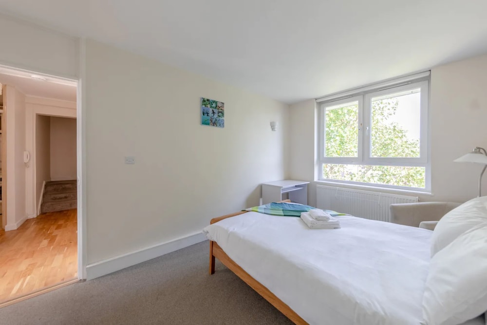 Cosy 3 Bedroom Flat in North London