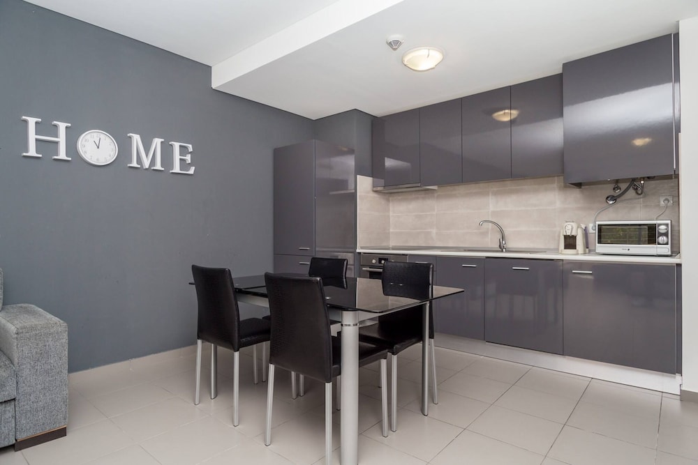 04 in Portim o With 1 Bedrooms and 1 Bathrooms