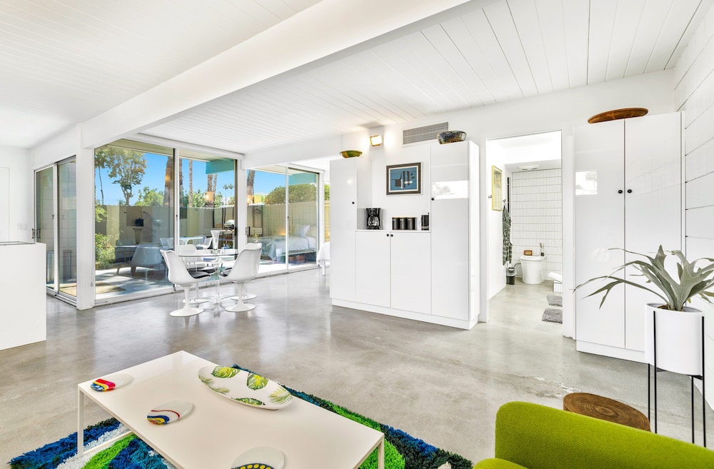 1957 Modern Hideaway