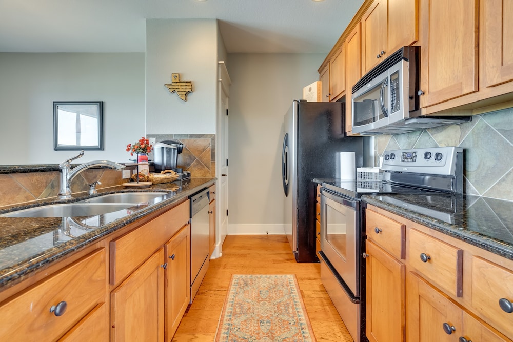 Jonestown Condo on Lake Travis w/ Community Pool! - Property Image 18
