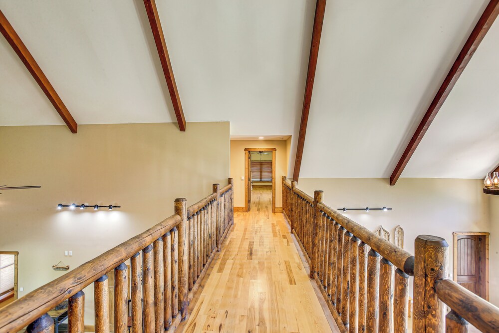 Spacious Group Getaway Near Cumberland River!