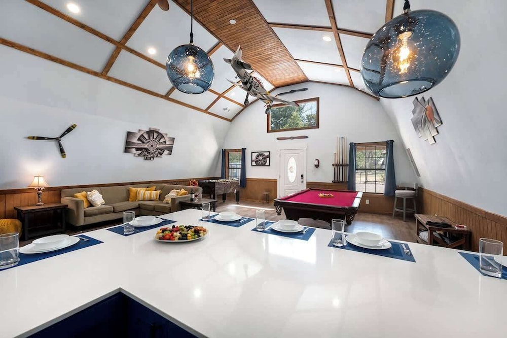 Terracotta Retreat/ Sleeps 30!