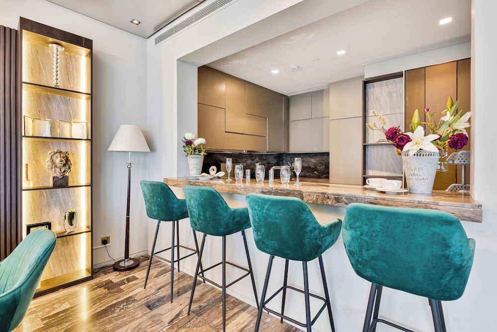 High End Luxury Stay with Full Palm Jumeirah View