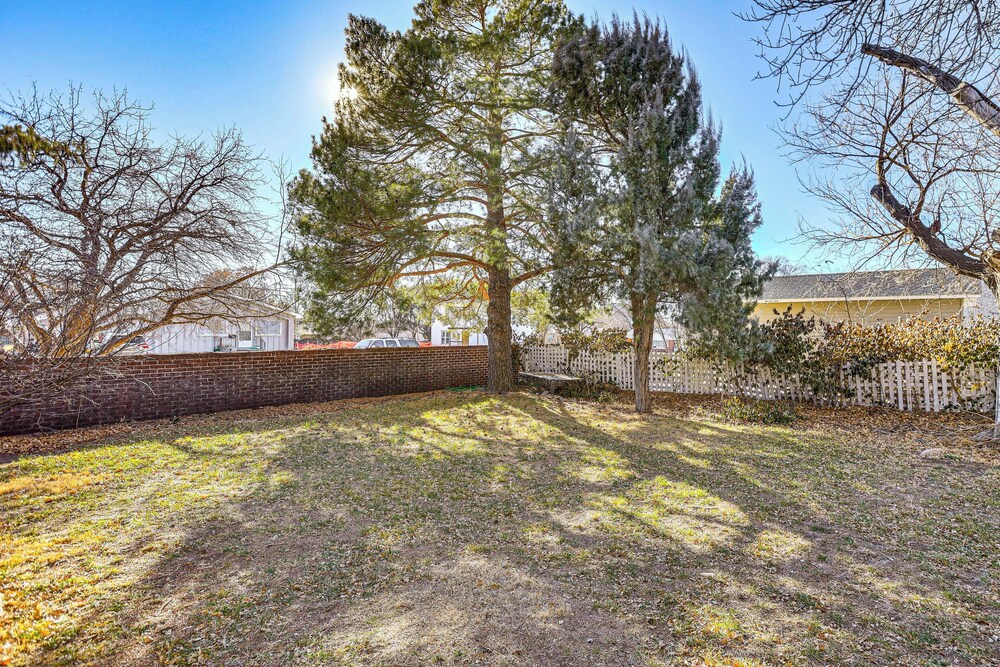 Half-mi to Atwood Lake: Spacious Home!