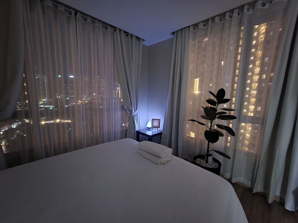 Cozy 1BR Condo in Mandaluyong City With City Skyline View