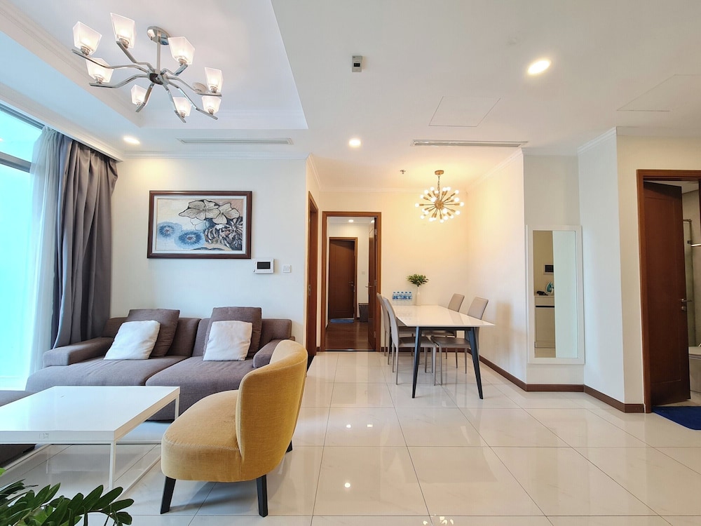 The Aquamarine Landmark Suites - Poolside Access at L4B