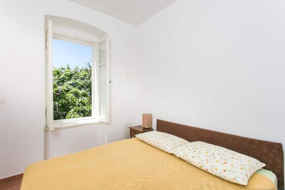 Apartment Tranquilo- Two Bedroom Apartment With Garden View