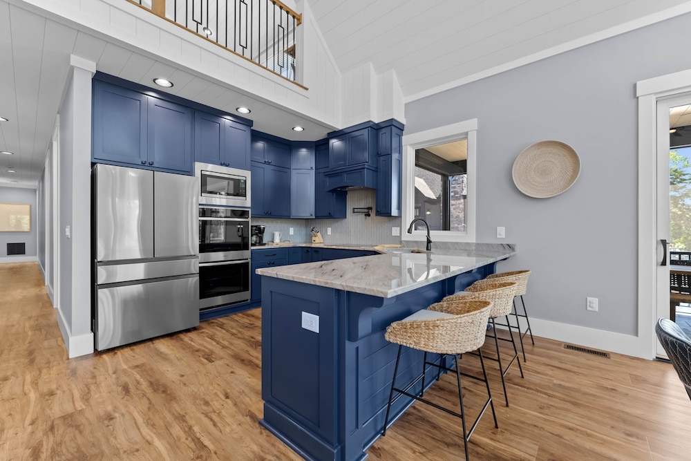 Blue Heron by Avantstay Lakefront Dock Pool Theater Sleeps 22