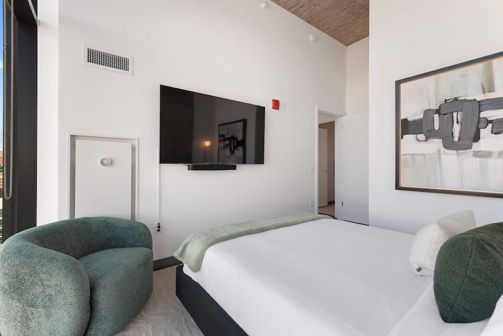 Cloud9 6 apt for 30ppl Fulton Market The Nouveau
