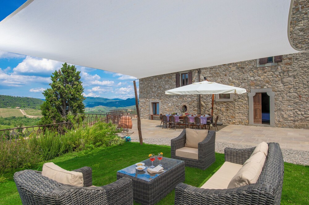 Villa Chianti With Panoramic Pool On The Vineyard
