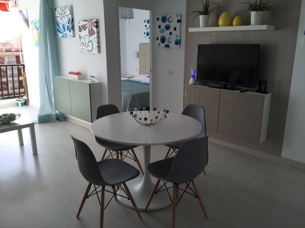 Delicious Los Cristianos,achacay,2bdr & 2bathr Beach Close Wifi Free