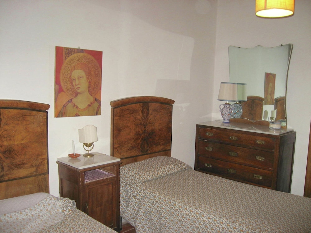 Farmhouse in Castelfranco Piandisco With Garden view 4
